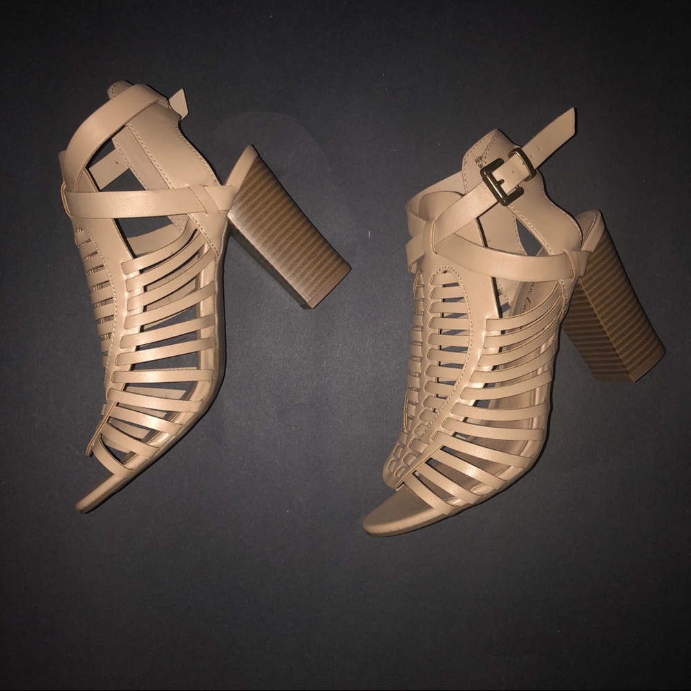 NWOT BRAND NEW Nude Chunky comfy heels size 7